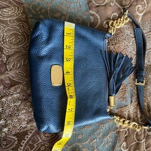 Michael Kor beautiful small cross body purse.